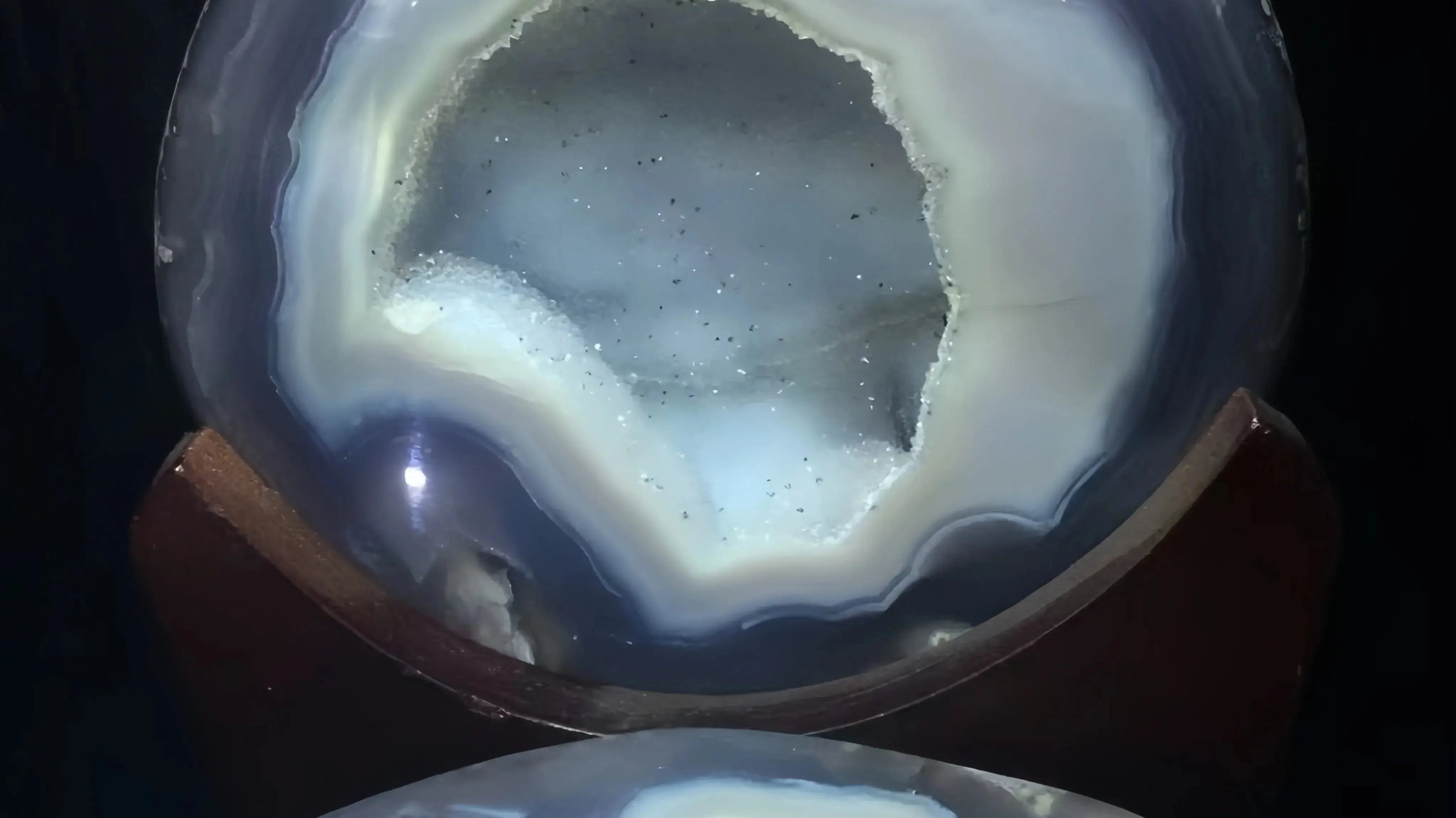 Exploring the Healing Power of Agate: A Complete Guide to Its History, Benefits, and Uses Shine Purity