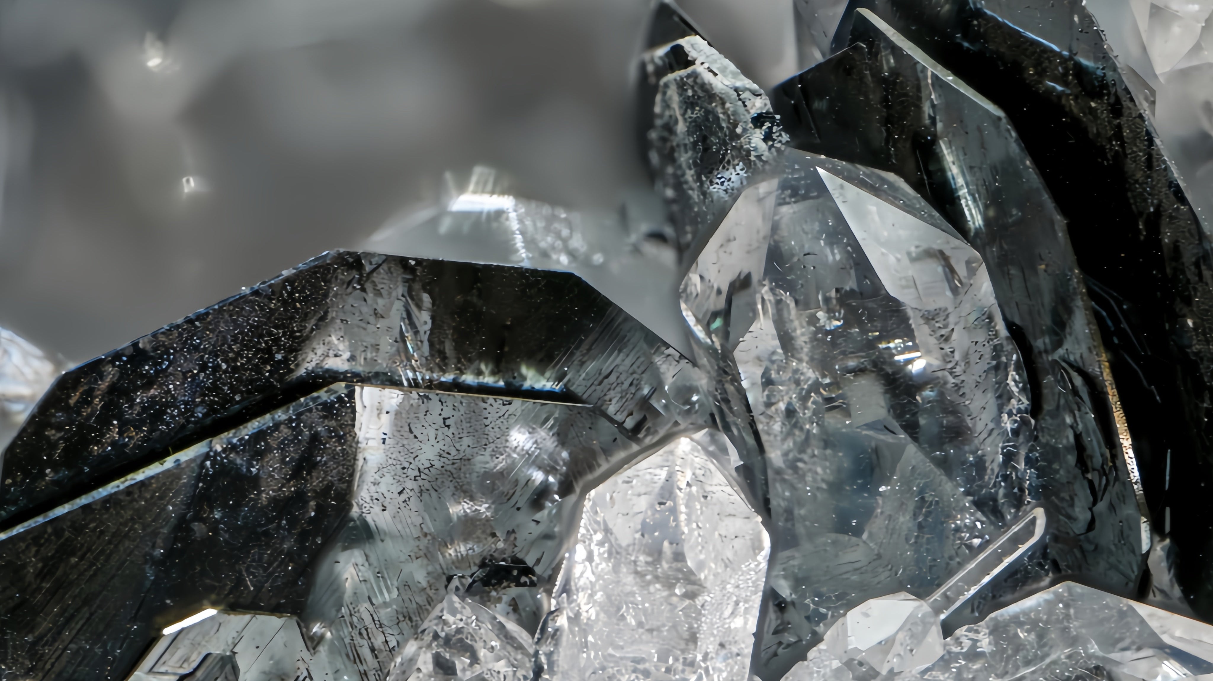 Hematite Crystal: Grounding, Protection & Vitality
