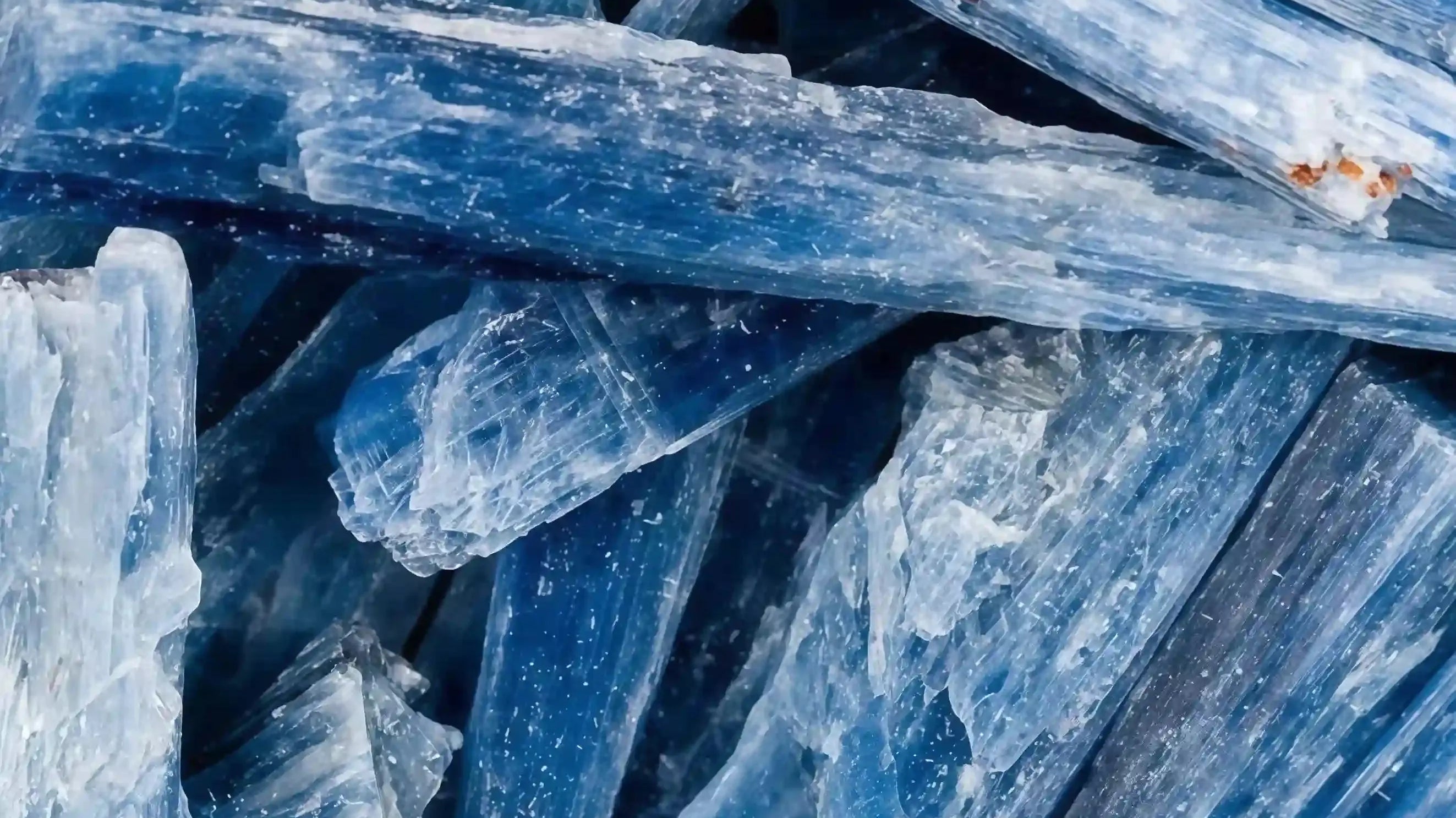 Kyanite Healing Guide: Unlocking the High-Frequency Stone of Inner Clarity Shine Purity