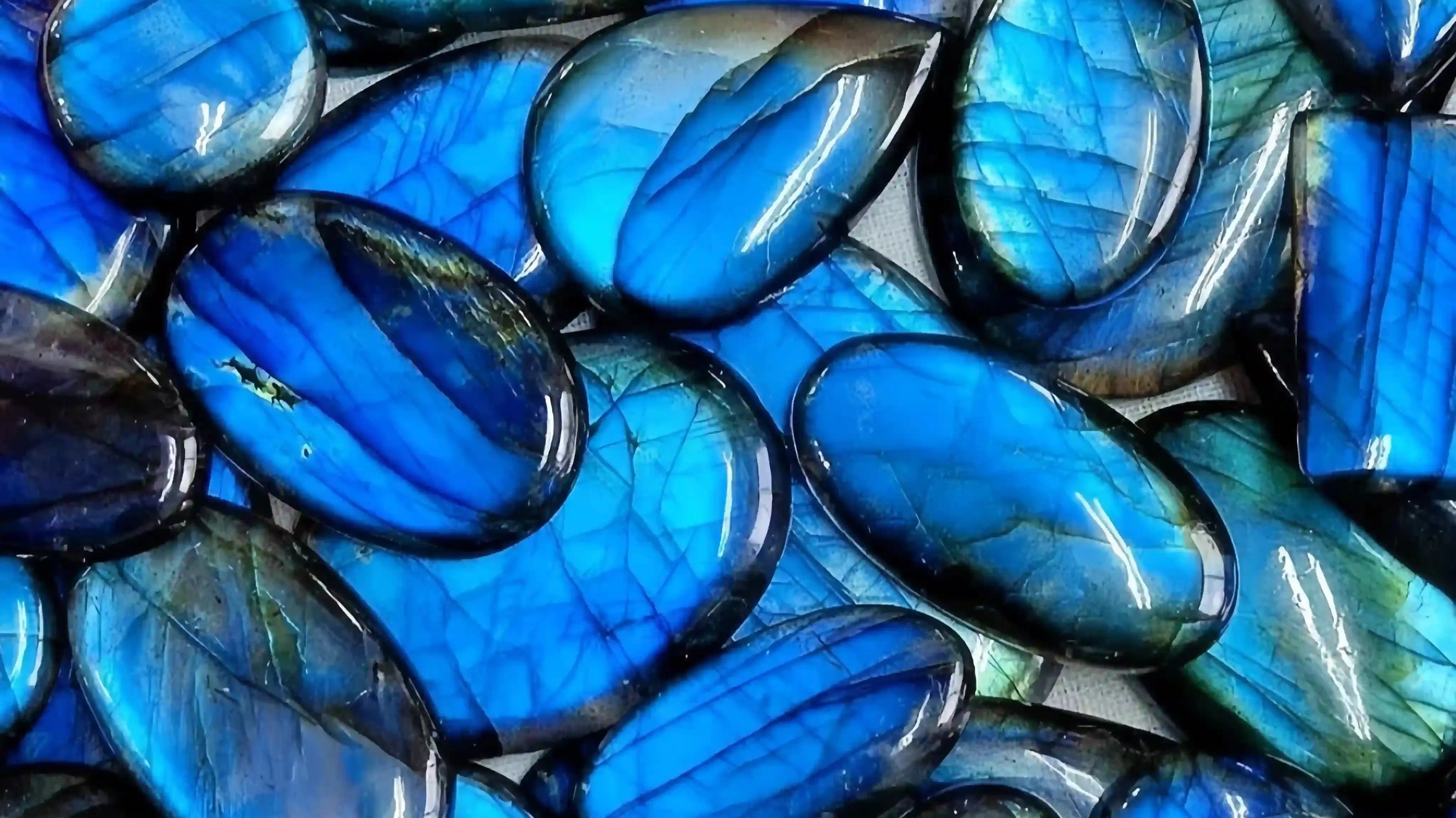Labradorite Healing Guide: The Rainbow Bridge Between Dreams and Reality Shine Purity