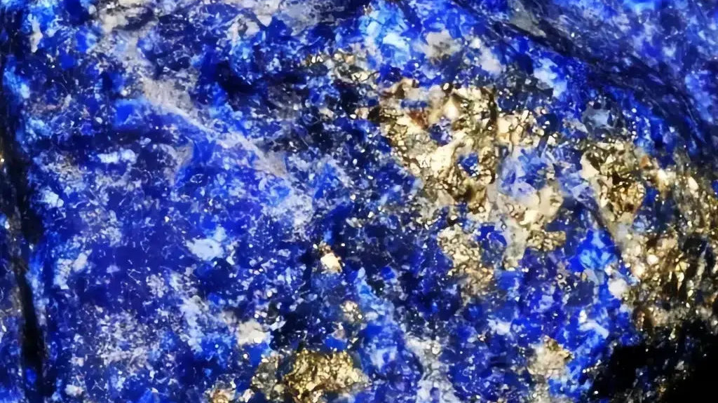 Lapis Lazuli: Radiant Light of the Stars, a Sacred Guardian for Guiding the Soul’s True Path Shine Purity