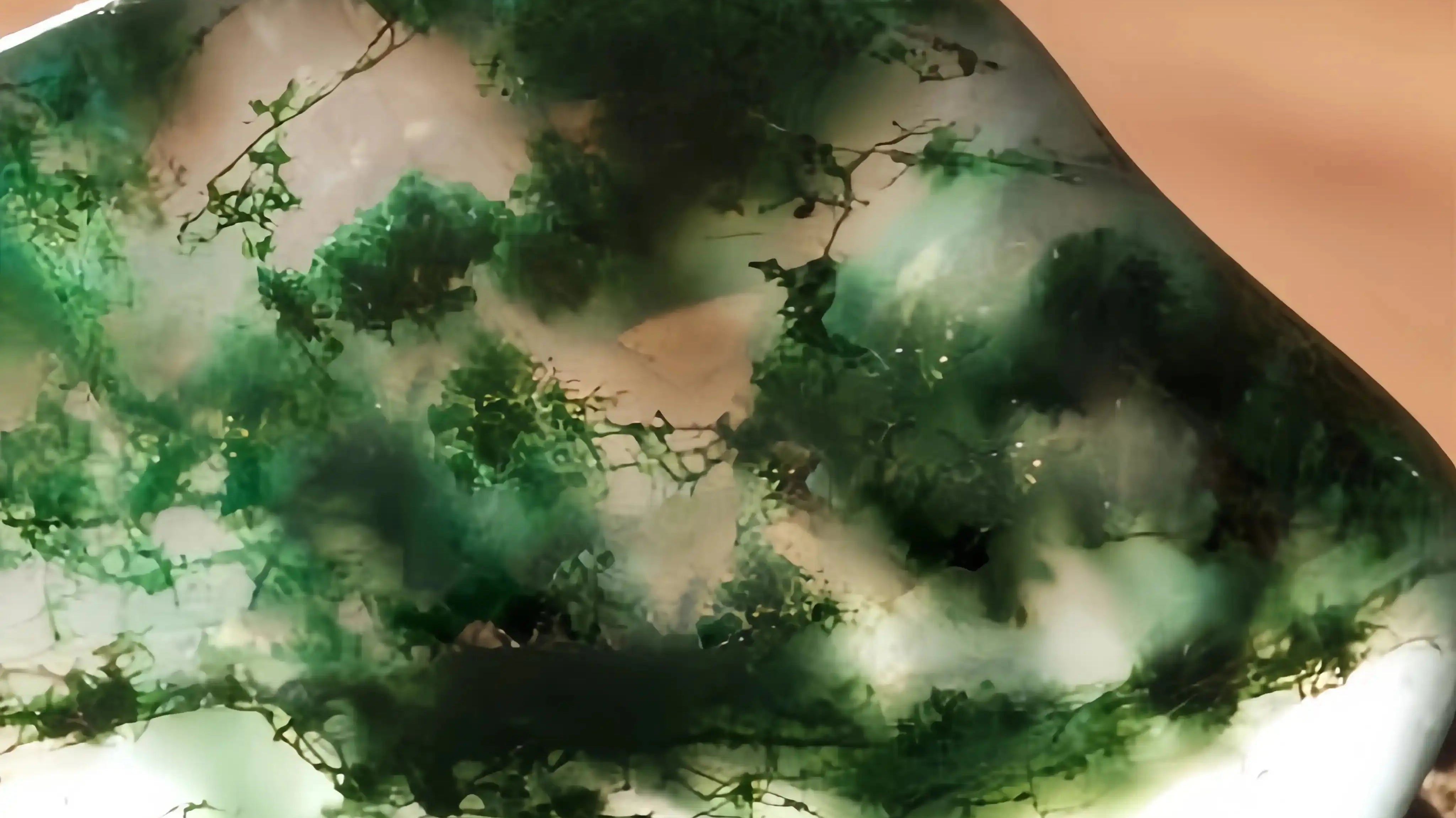 Unlock the Energy of Moss Agate: Healing, Balance, and Abundance Shine Purity