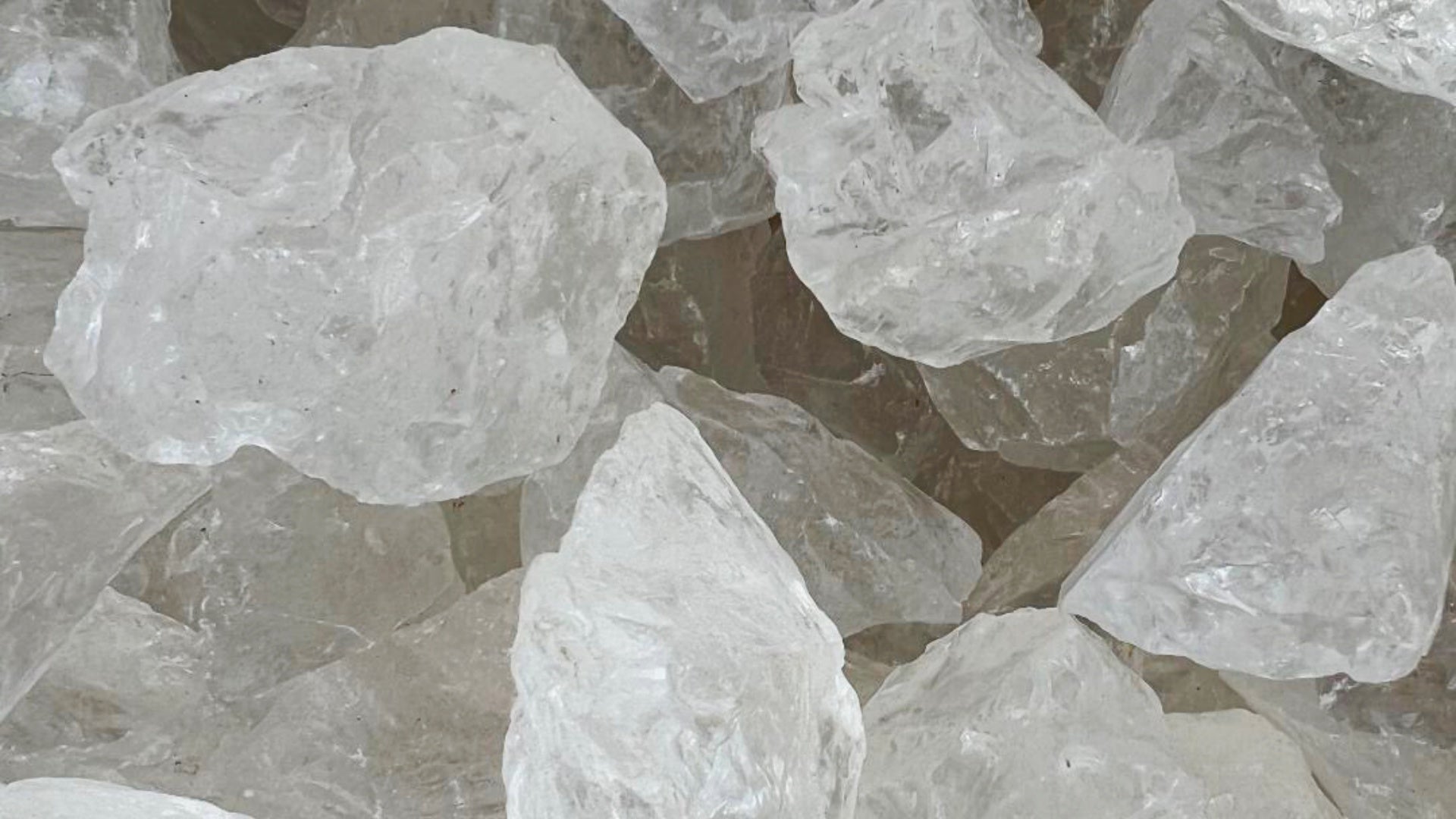 Clear Crystal: The Universal Healing Stone for Energy and Chakra Balance