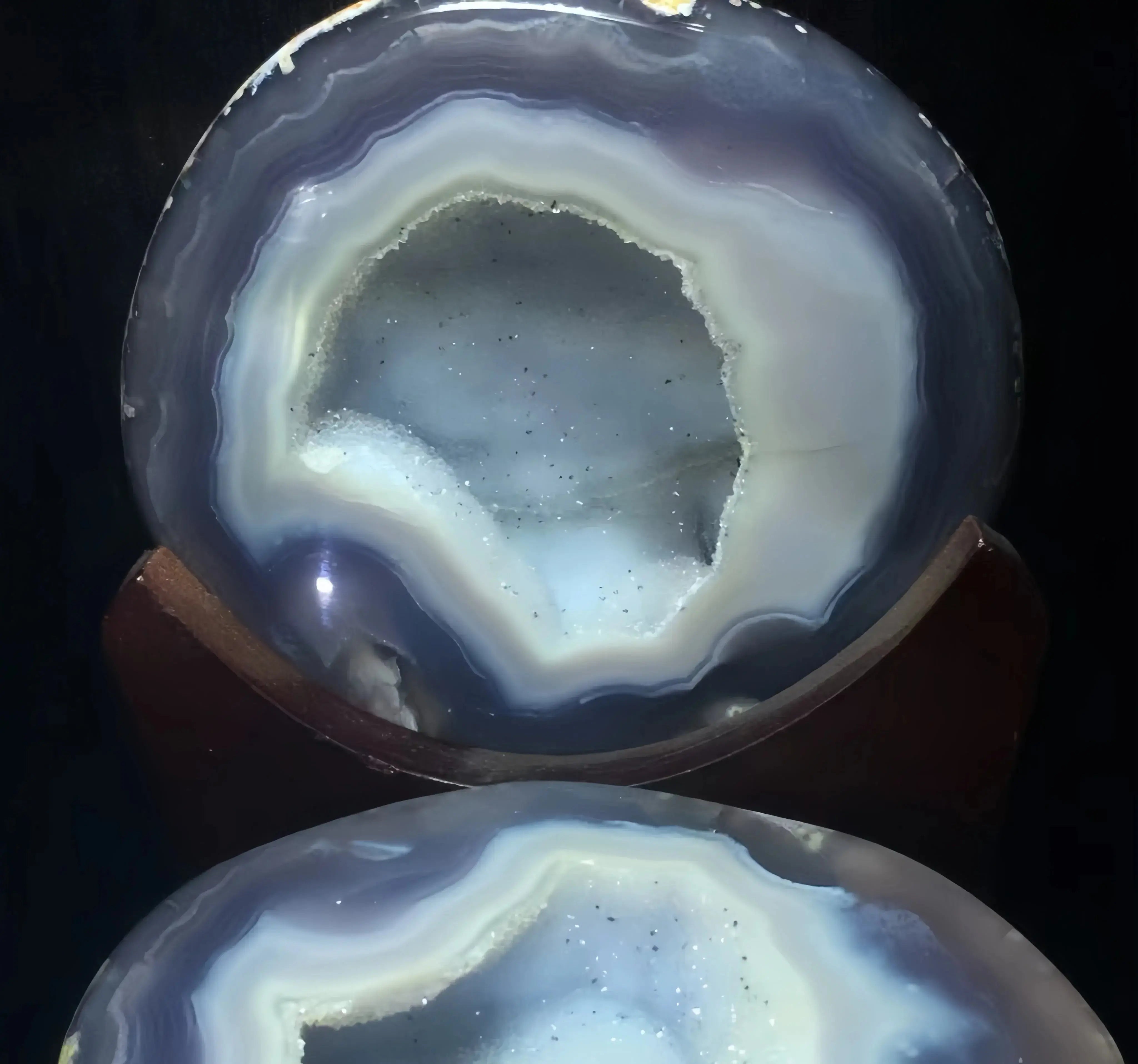 Exploring the Healing Power of Agate: A Complete Guide to Its History, Benefits, and Uses Shine Purity