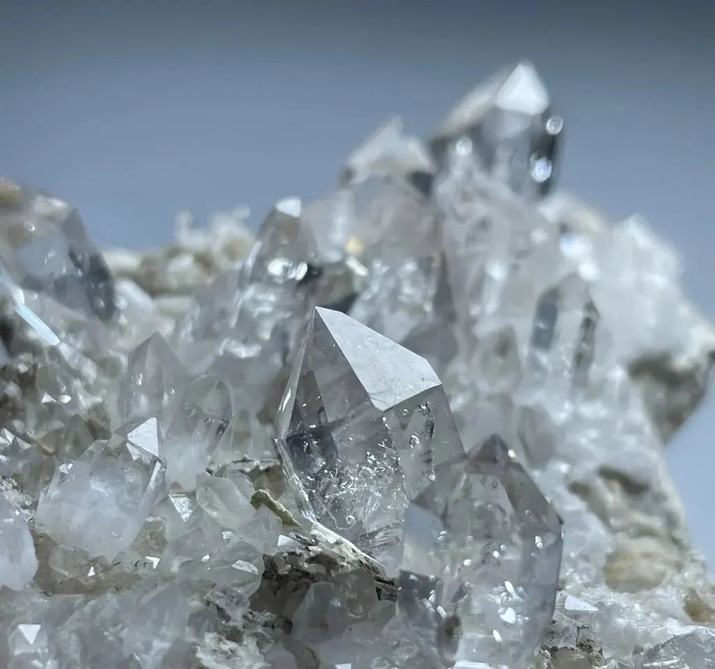 Herkimer Diamond: Unlock the Secrets of Purification, Energy Enhancement & High-Frequency Consciousness Shine Purity